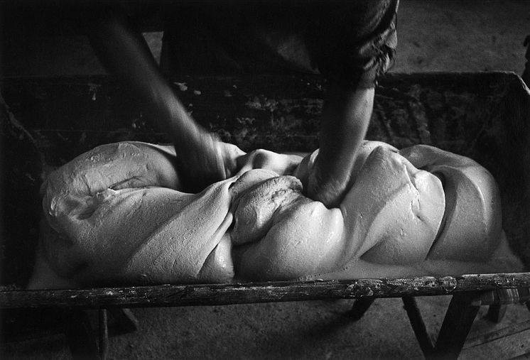 Bakning av påskbröd, Grekland 1973. Foto Kerstin Bernhard, Nordiska museet.