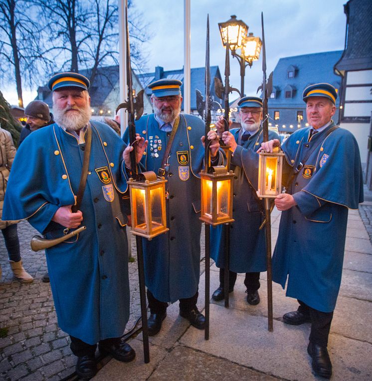 Zwönitzer Nachtwächter laden zur WEihnachtszeit ebenfalls ein. Krönender Abschluss ist die Zwönitzer Lichtmess (02.Februar)