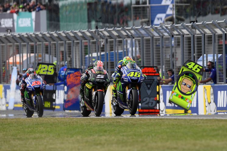 05_2017_MotoGP_Rd16_Australia-バレンティーノ・ロッシ選手とヨハン・ザルコ選手、マーベリック・ビニャーレス選手