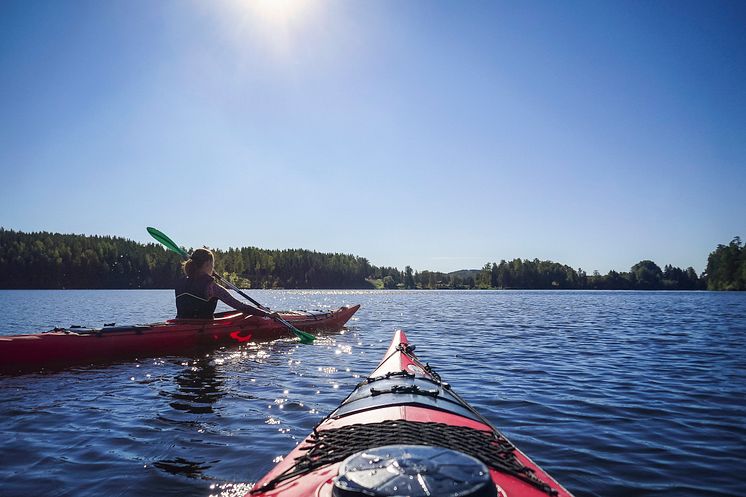 Paddling kayak Dalarna_fotoAnnaHolm_VisitDalarna