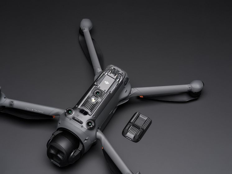 DJI Mavic 4 Pro with DJI Cellular Dongle 3.jpg