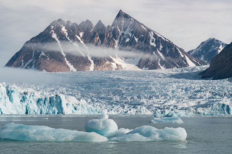 Smeerenburg_glacier_Svalbard_HX_43342_Photo_Yuri_Choufour.JPG