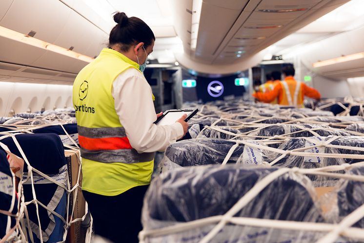 Lufthansa "Preighter" A350-900 Nürnberg