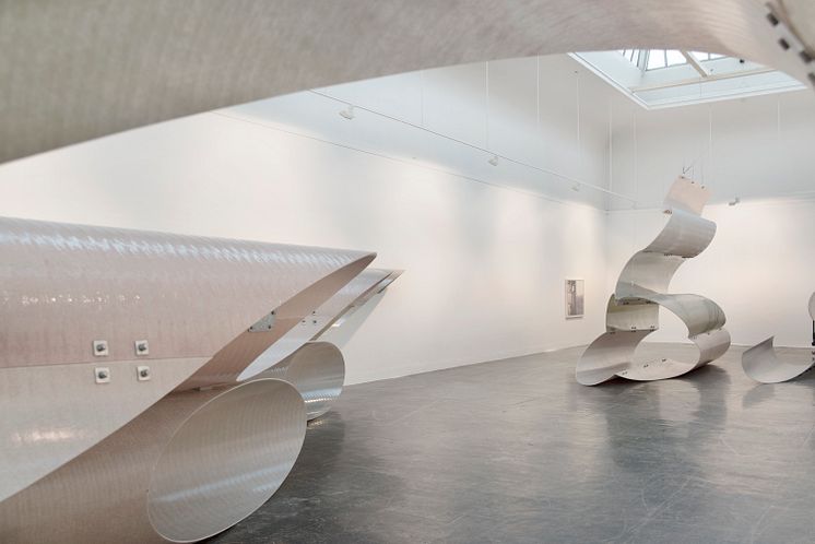 Siri Aurdal, Bølgelengder, 1969 / 2016, installasjonsfoto fra utstillingen «AURDAL / MUGAAS», Kunstnernes Hus, 2016.