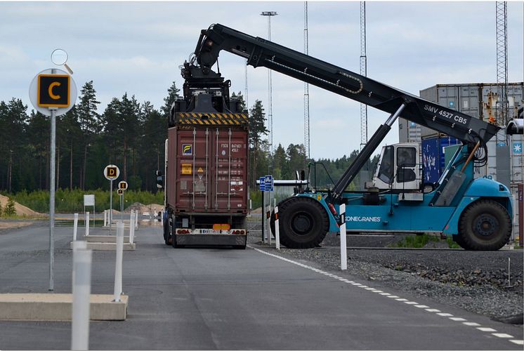 Lastning på Vaggeryds kombiterminal