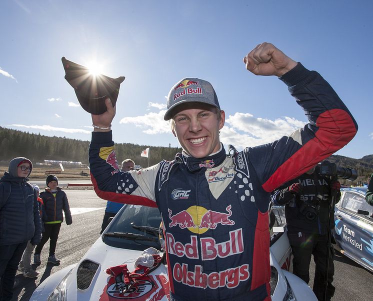 Oliver Eriksson tog hem segern i RallyX Nordic-premiären