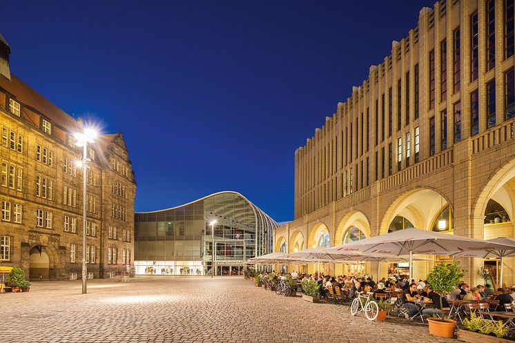 Chemnitz_Neumarkt,_abends.tif