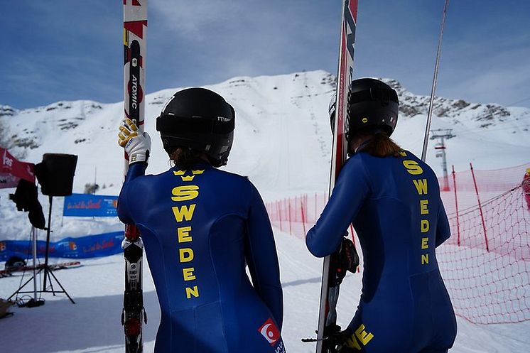 Speedskiåkare inspekterar bananjpg