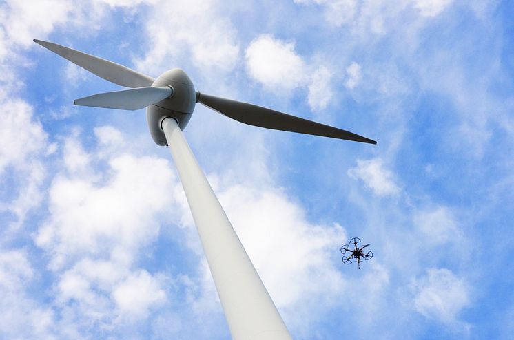 Autonoma drönare besiktar vindkraftverk själva inom tre år