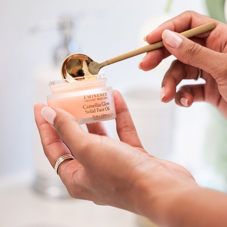 Éminence Camellia Glow 1