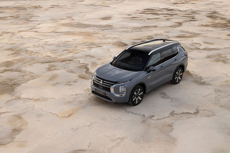 New Outlander PHEV_034L.jpg