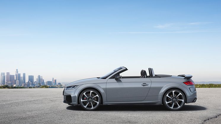 Audi TT RS Roadster (Nardogrå)