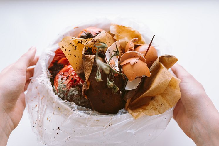 bucket-with-biological-garbage-food-waste-in-biod-2022-10-03-19-57-37-utc