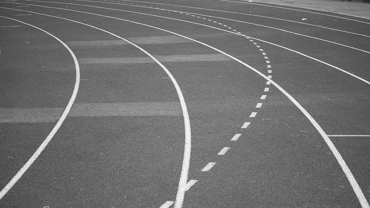 Redpill-linpro-RunningTrack-bw.jpg