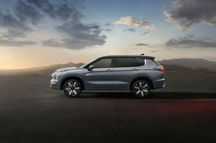 New Outlander PHEV_003L.jpg