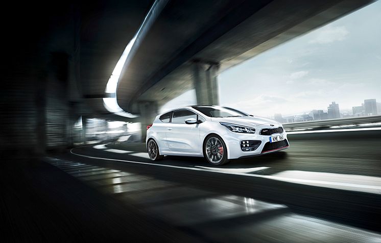 Kia presenterar pro_cee'd GT på bilsalongen i Genève