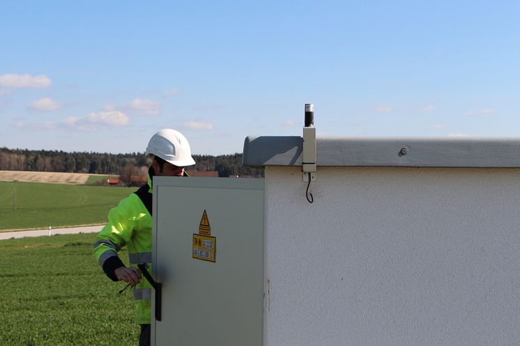 Arbeiten-an-einer-intelligenten-Ortsnetzstation-in-Eggenfelden2