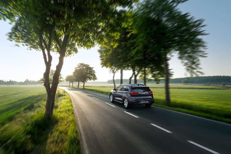 Kia_eNiro_2022_road.jpg