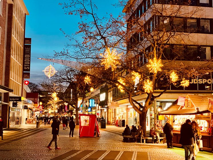 leere Innenstadt ohne Weihnachtsmarkt