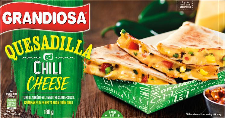 Quesadilla Chili Cheese från Grandiosa: Tunt gräddat tortillabröd, fyllning av majs, lök, cheddar, mozzarella, färskost och grön chili