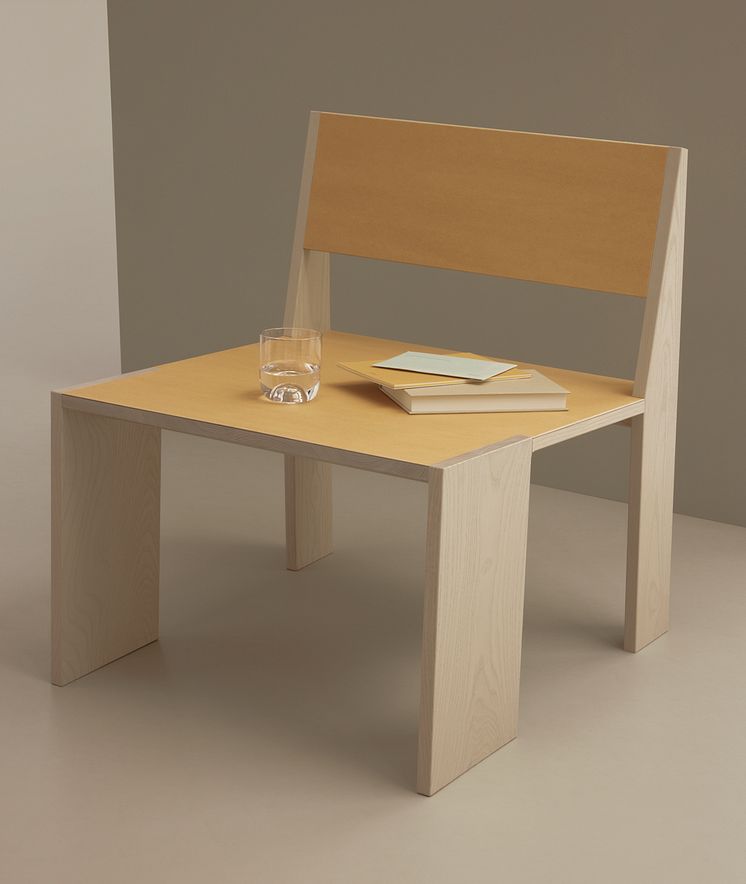 Chair with unpigmented Furniture Linoleum front.tif