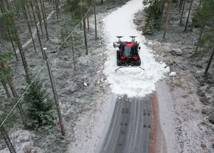 Över 20 000 kubik sparad snö finns väl isolerat för att kunna erbjuda 6 km preparerade längdspår till höstlovet. 
