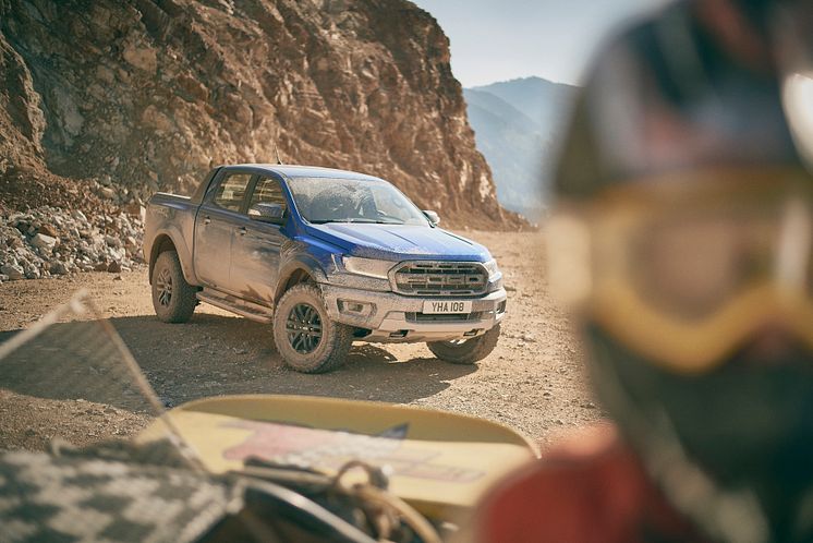 2018_FORD_RANGER_RAPTOR_WILDTRAK_Shot2_34FrontStatic_ATV_01