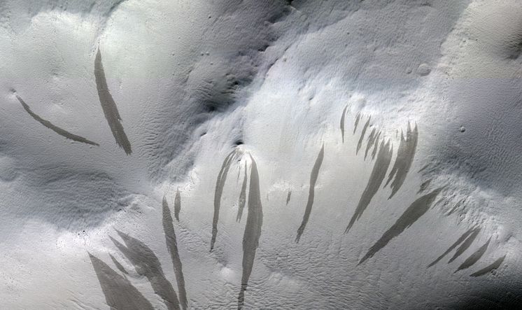 Strimmor på Mars, tecken på mer vattenaktivitet än forskarna trott 