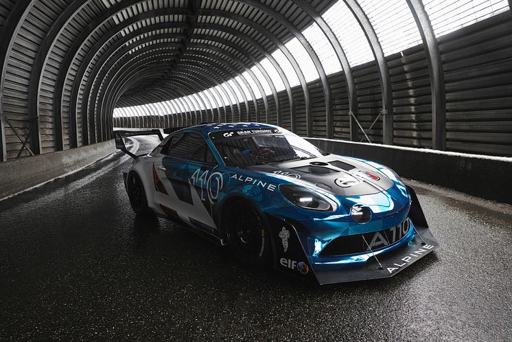Alpine_A110_Pikes_Peak_heading_for_the_summits