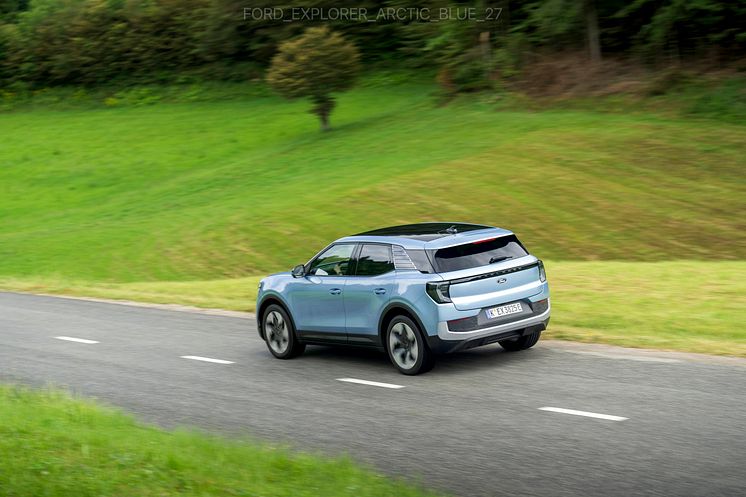 FORD EXPLORER ARCTIC BLUE 2024 (8).jpg