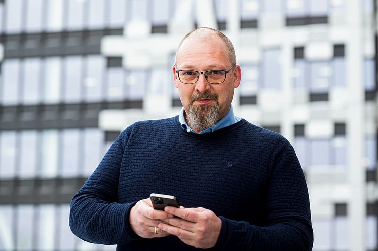 Georg Svendsen_med telefon2