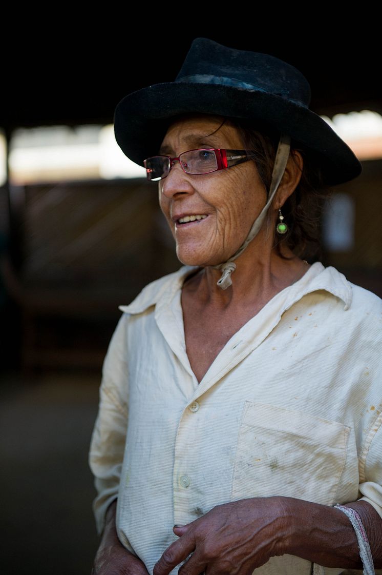 Alda med nya glasögon från Optiker Utan Gränsers senaste resa till Bolivia, 2012