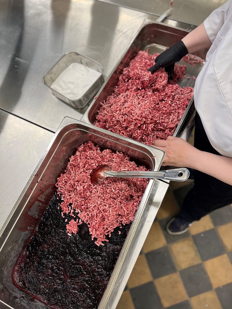 Blodpølseproduksjon 