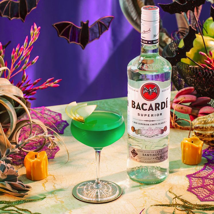 FY23_Bacardi_US_Halloween_BobbingforAppletinis_1x1