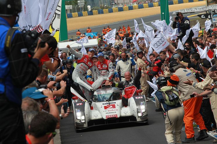 The Audi R18 e-tron quattro #2 wins the 2014 Le Mans 24h with Marcel Fässler, André Lotterer, Benoît Tréluyer