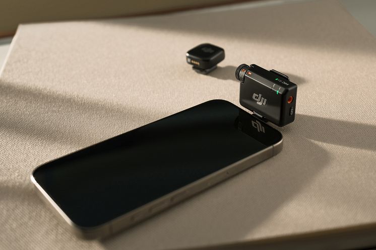 DJI Mic Mini （1TX+1RX）Connecting with Phone (2).jpg