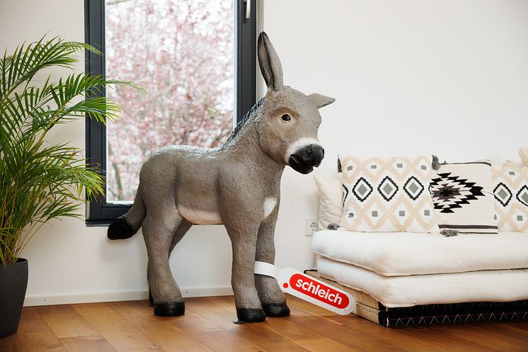 98007_Eselfohlen Großfigur (c) Schleich