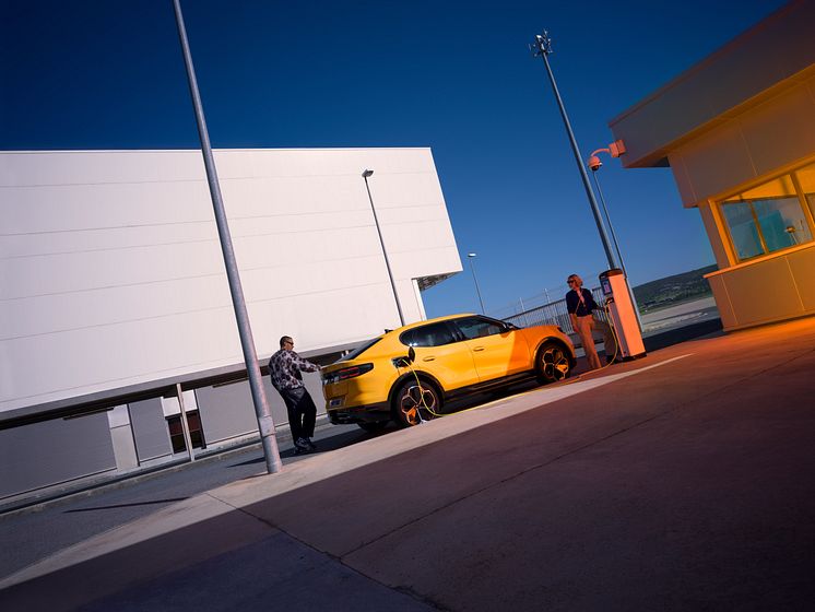 2024Ford_ElectricCapri_28.jpg