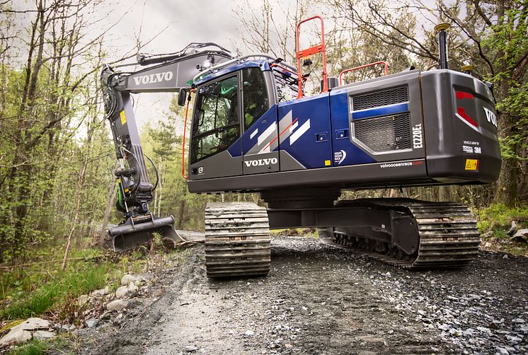 Volvo EC220E Extreme - bild från sidan