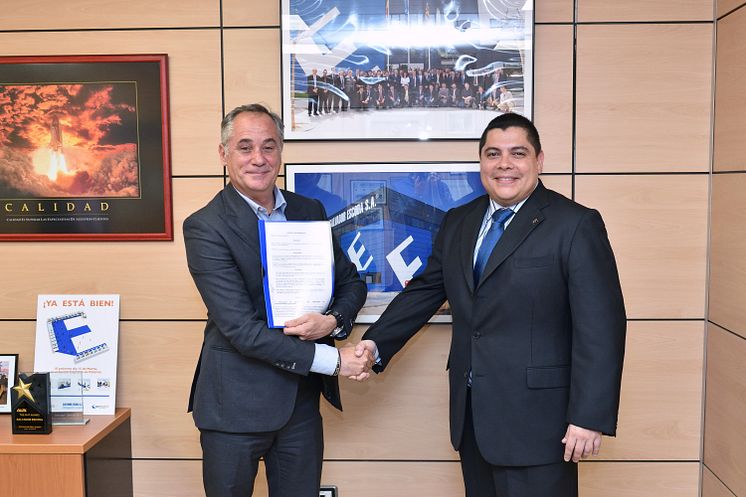 Salvador Escoda and Camfil sign agreement. 
