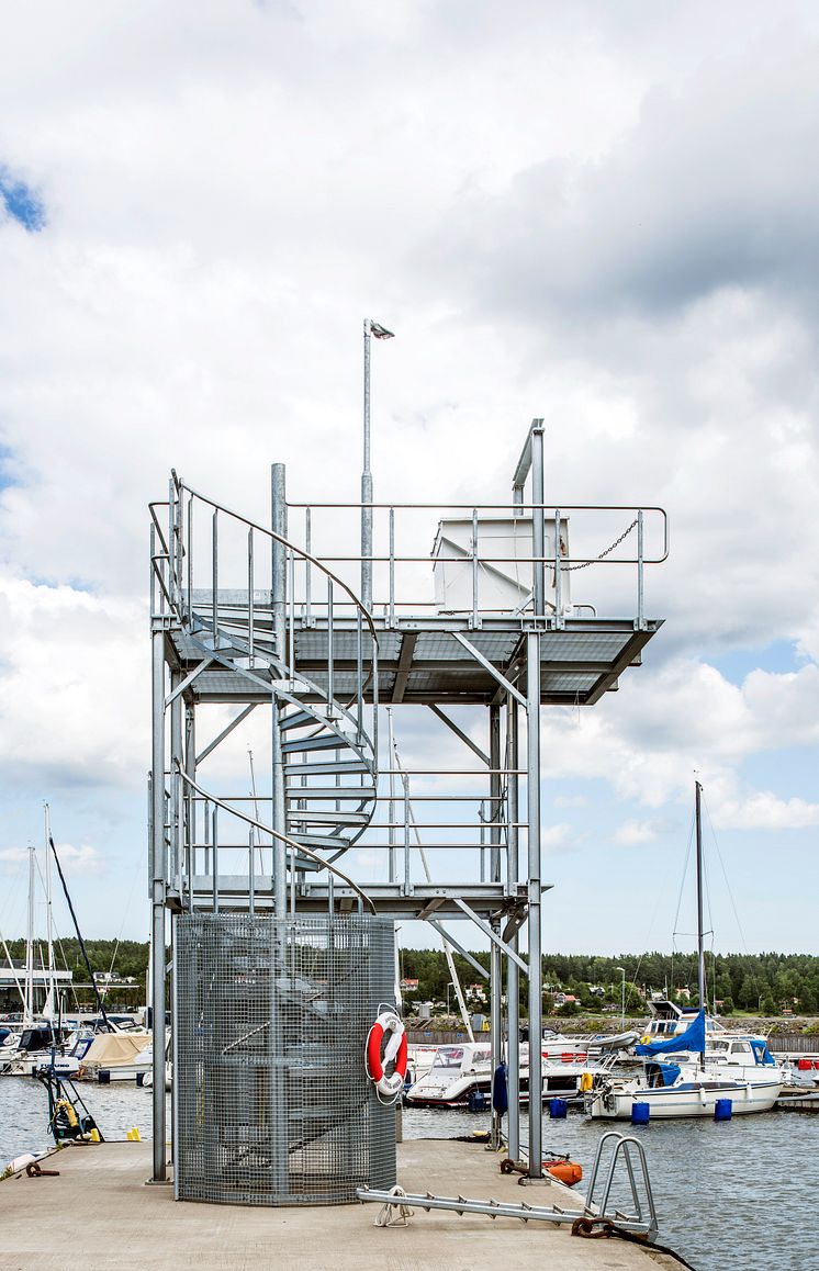 Utrymningstorn med sektionsräcke, Rindö hamn