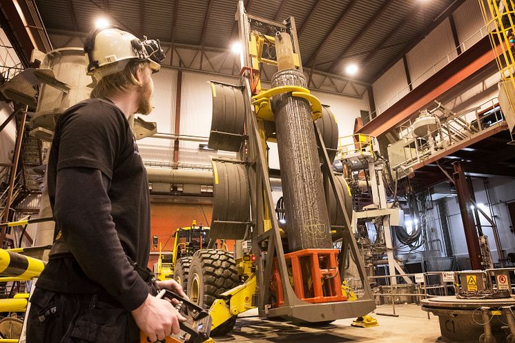 Fjärrstyrning av den specialanpassade Volvo A40G dumpern