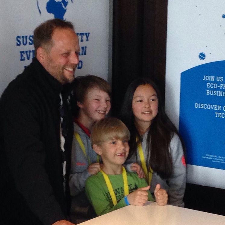 Press conference showing race star Smudo and the kids Maximillian, Vera and John-Fredrich.