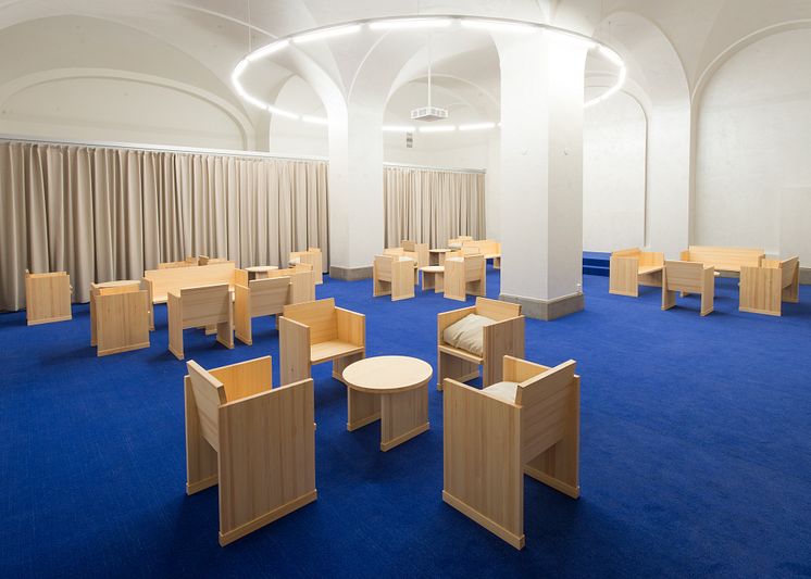 Nordiska museets publika vardagsrum och möbelserie Meden i formgivning av Halleroed och producerad av Tre sekel 2018,.