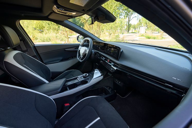 kia-all-new-ev6-gtline-my25-wolf-grey-outdoor-interior-print-3600x2400-004.jpg