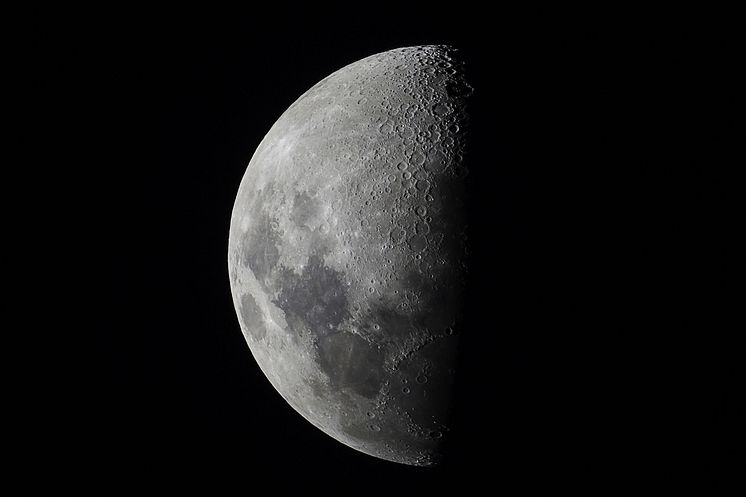 THEME_UNIVERSE_MOON_GettyImages-593232931_Universal_Within usage period_93861-1.jpg
