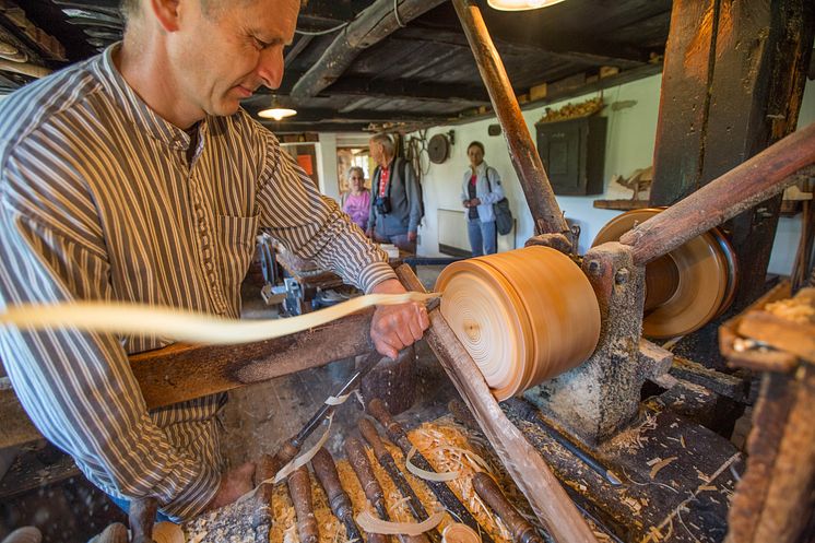 Speilzeug Museum outside Seiffen_Ring Turning Wood Carving_Foto_TVE-Greg_Snell_snellmedia.com