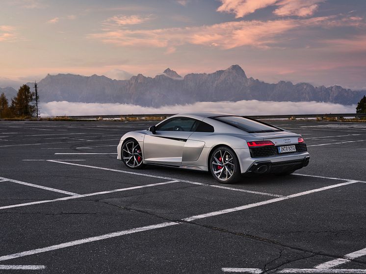 Audi R8 V10 RWD (Florettsølv)