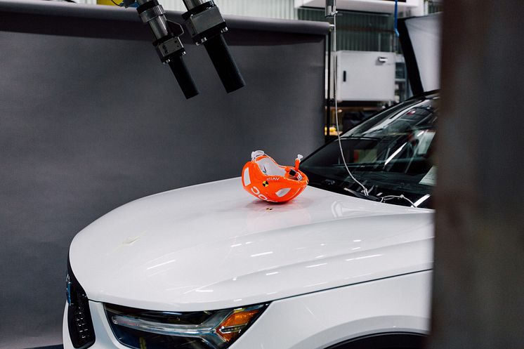 Volvo_Cars_and_POC_develop_world-first_car-bike_helmet_crash_test 3