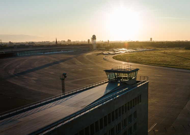 THF Tower mit Dachterrasse aus Kebony